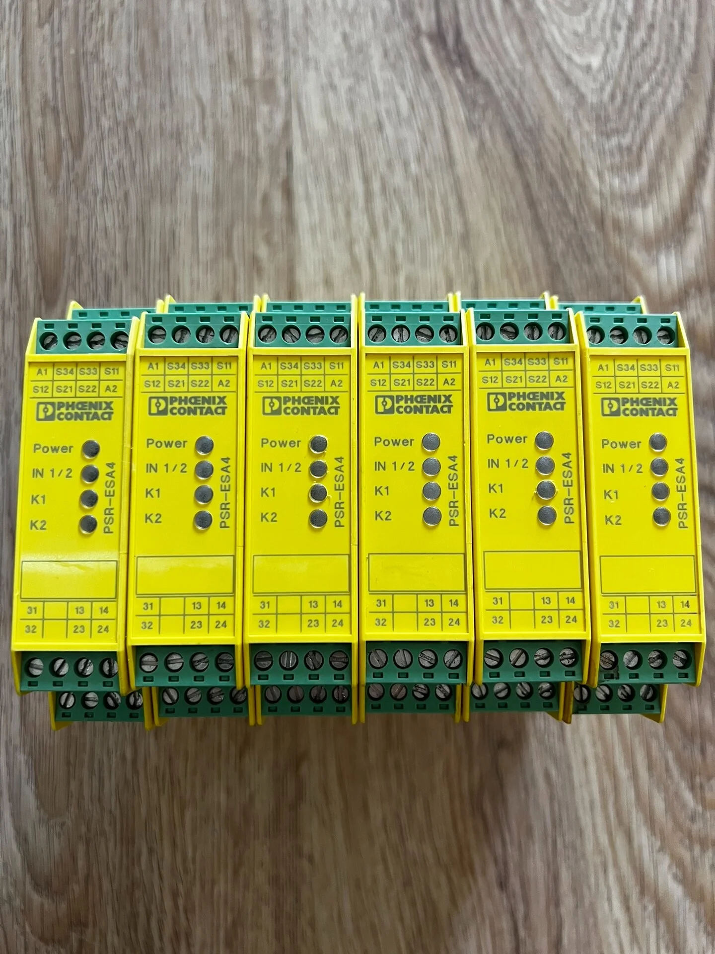 Phonix cont Safety relay 2981800 2963763 2981020 2963912 2981499 1046360 2963718 2963941 2981062 2981486 2963776 2981428 2963983