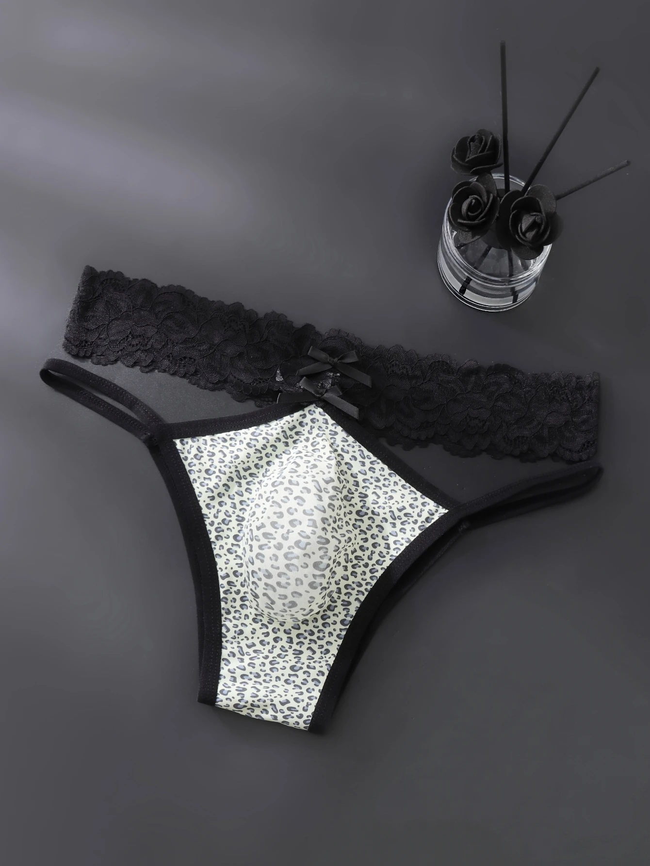 2PCS Men's Low Waist Triangle Underwear Leopard Lace Bow Design Comfortable Breathable Briefs Date Leave No Trace