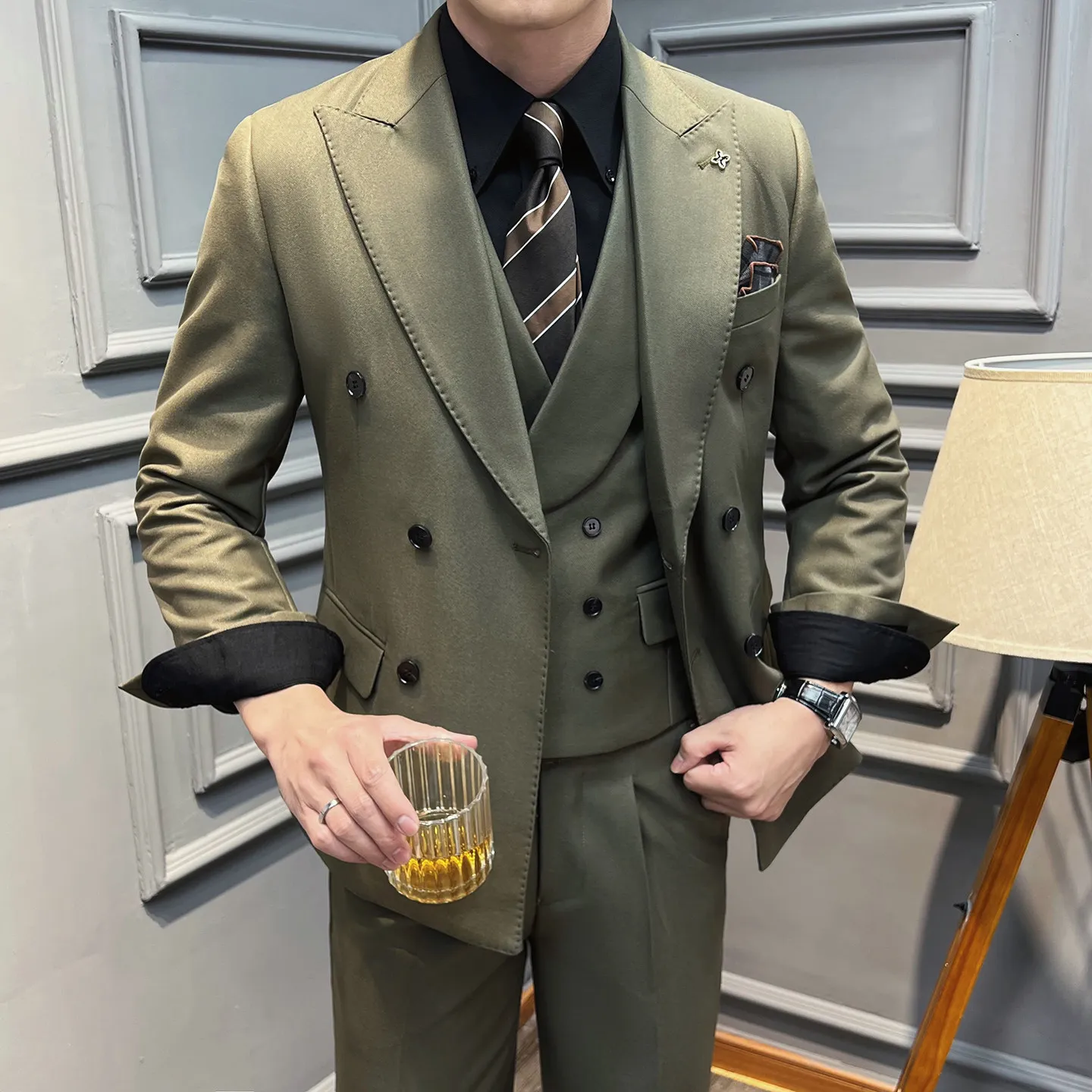 High-Quality Fashionable Men's Three-Piece Suit Set with Double-Breasted Pure Color Wedding Business Party Outfit