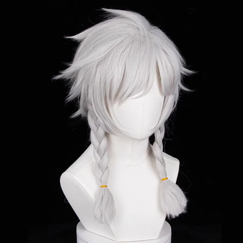 วิกผมคอสเพลย์สีขาวของนักพยากรณ์คนที่ห้า ภายใต้ความจริง อยู่ในสภาพที่ผมชี้ฟูที่ส่วนบน