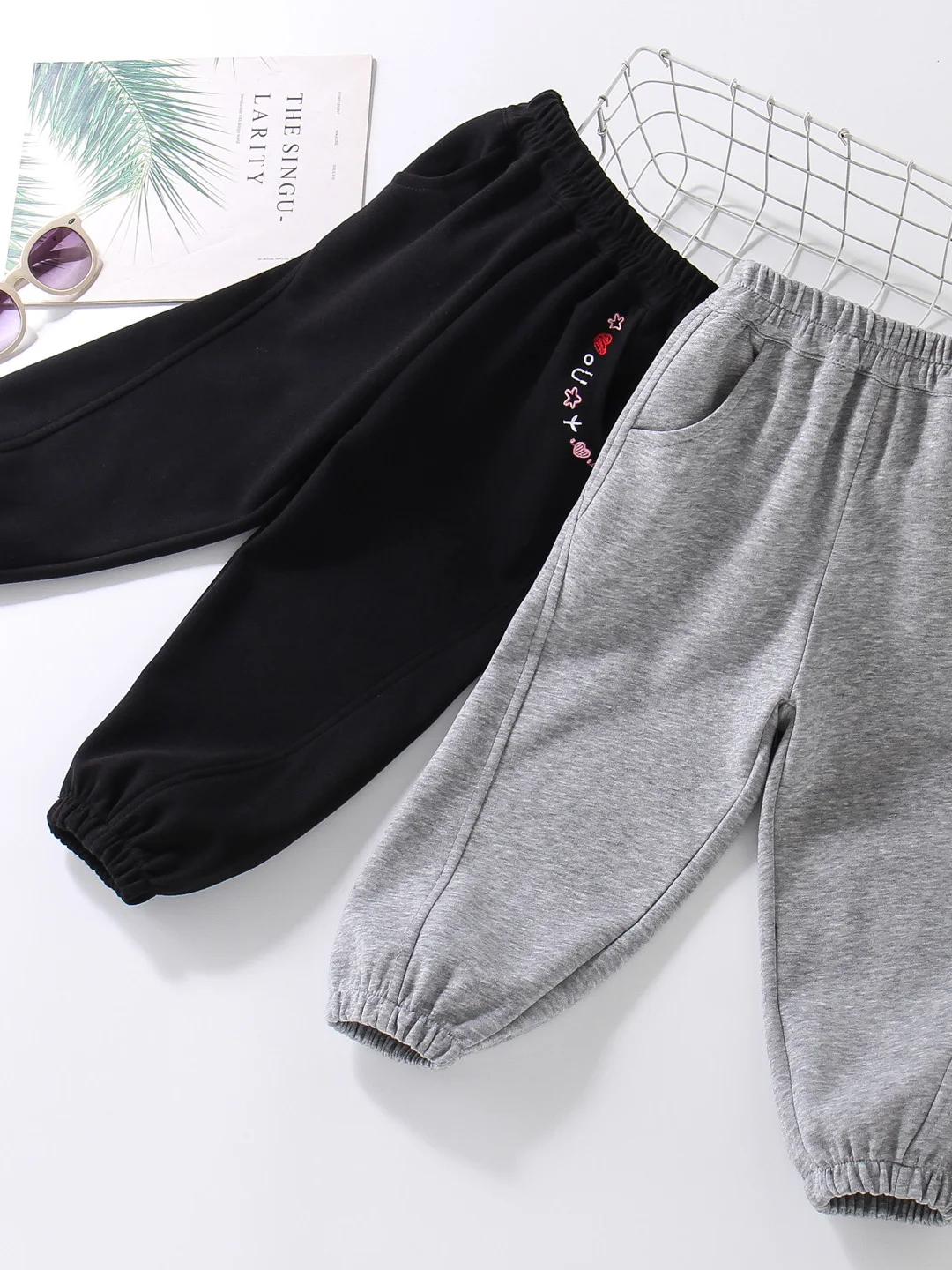 

Детские повседневные спортивные брюки для девочек, весна-осень, новая модная модель, свободные уличные брюки с вышивкой, с высокой талией, длинные...