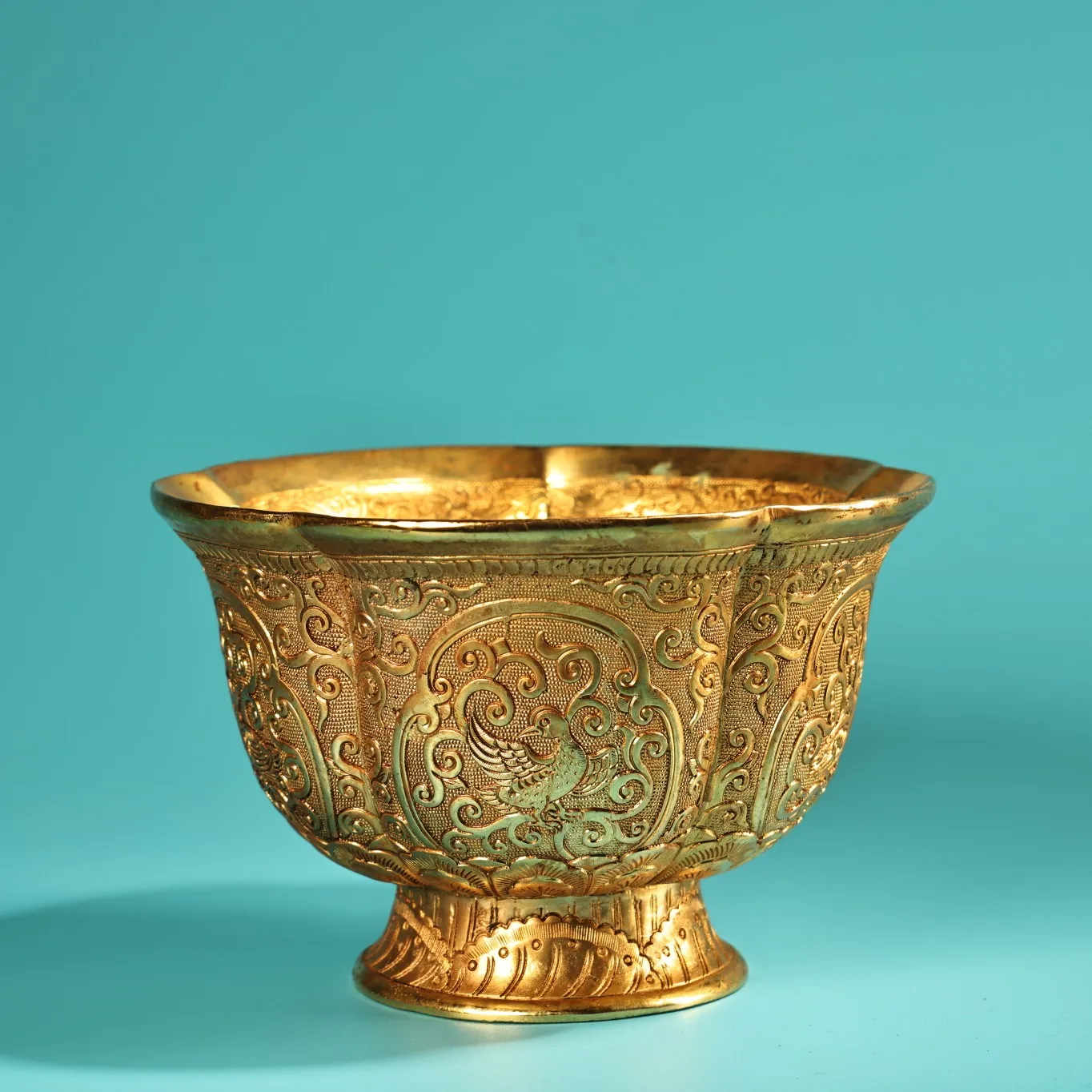 Old Bronze High Relief Gilded Phoenix Flower Pattern Petal Bowl sacrificial vessel Buddha Bowl study screen Town house Exorcism