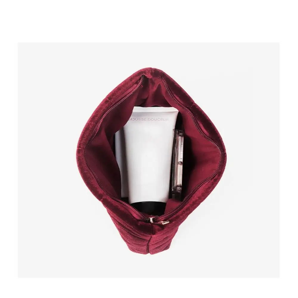 Tas Kosmetik Beludru Fashion Kapasitas Besar dengan Ritsleting Tas Penyimpanan Berlapis Ringan Warna Solid Tas Perlengkapan Mandi untuk Perjalanan