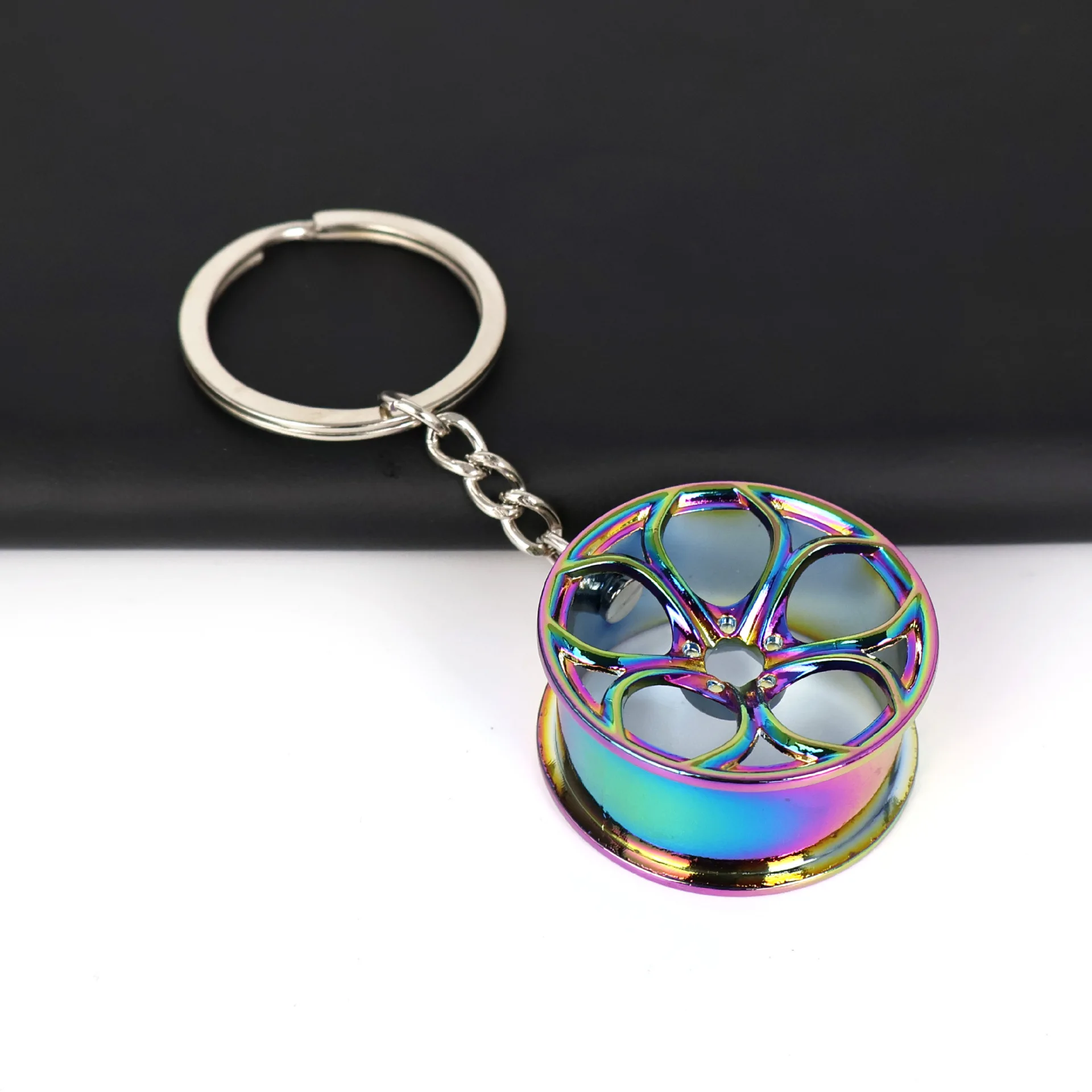 Simulation Rims Model Metal Keychain Durable Zinc Alloy Keys Bags Pendant for Men\'s Punk Style Car Wheel Hub Personalized Gifts