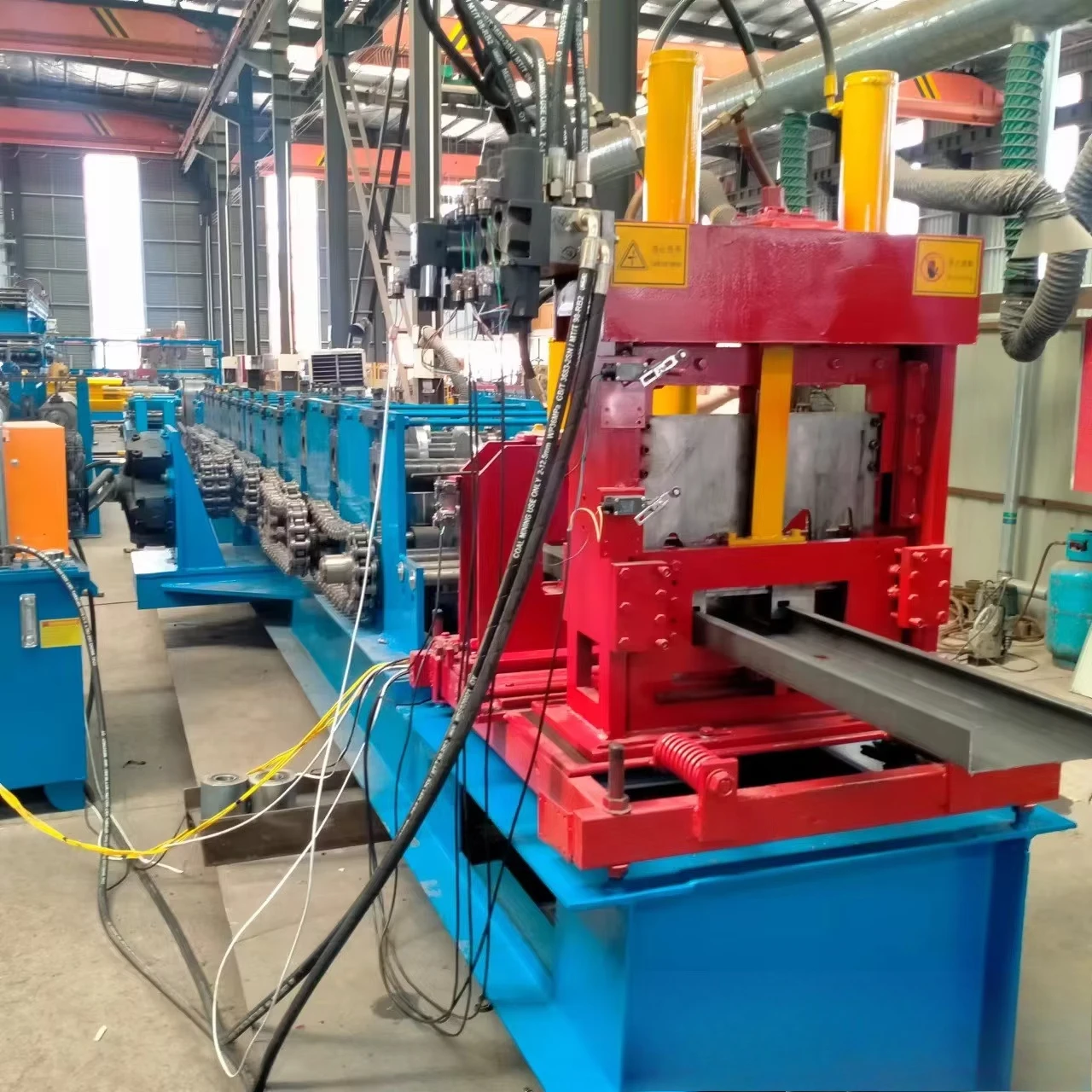 Thickening Fully Automatic C-shaped Steel Machine Steel Structure Purlin Forming Machine Punching Cutting Roofing Tools