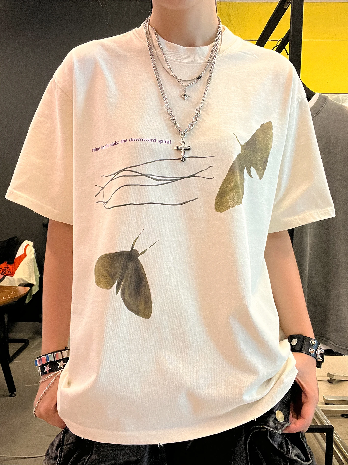 camiseta-de-manga-corta-unisex-de-estilo-retro-americano-de-la-banda-nine-inch-nails-330g-con-estampado-de-mariposa-estilo