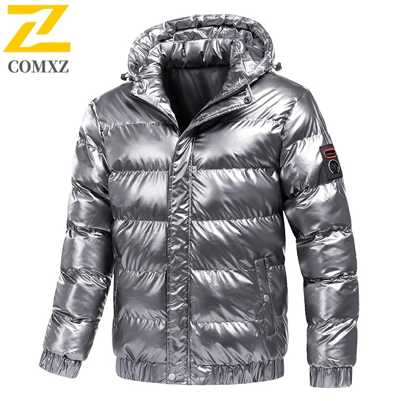 سترة مبطنة للرجال بغطاء للرأس من COMXZ للتزلج في الهواء الطلق سترة سميكة دافئة لامعة للسفر معطف شتوي خفيف الوزن للرجال