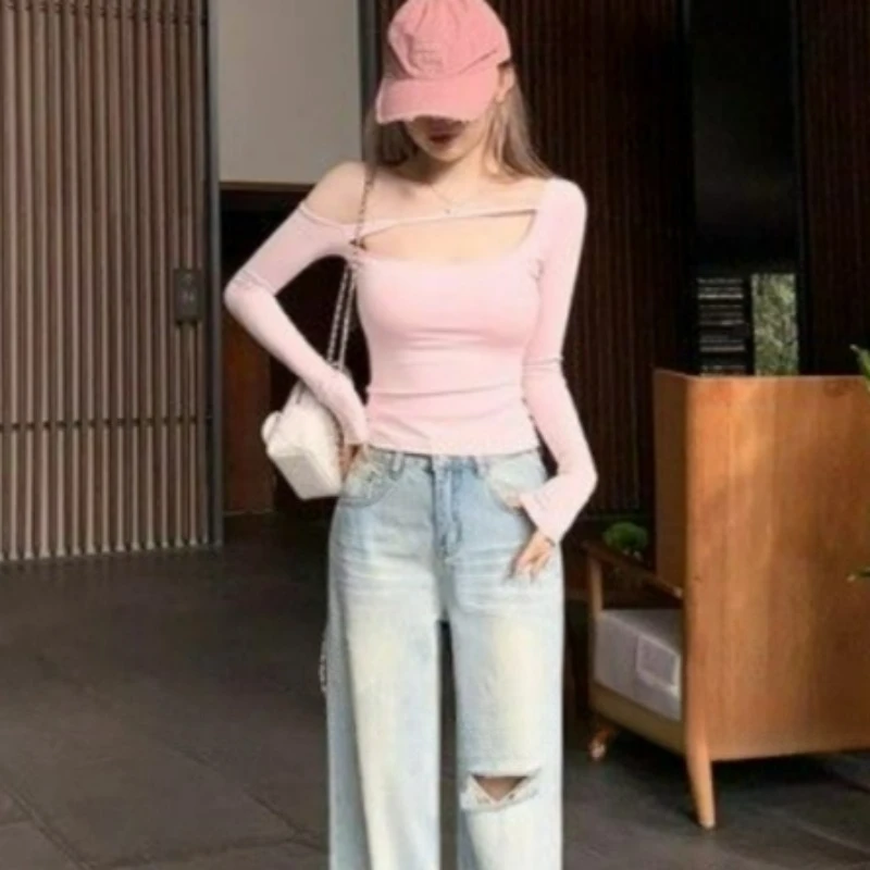 Damska bluzka na wiosnę 2026, wyszczuplająca, z odkrytymi ramionami, wbudowanymi wkładkami w biuście, w stylu spicy girl, z wycięciami, z długim rękawem.