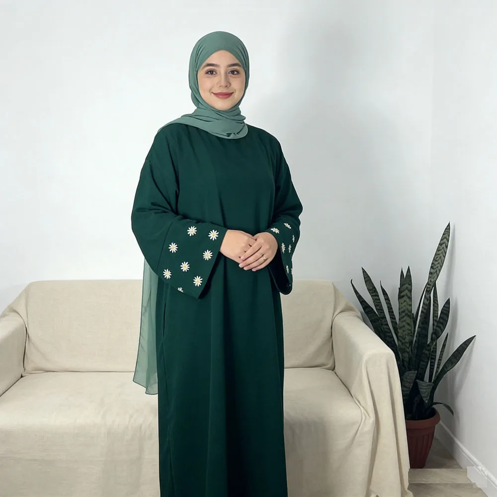 

2025 Daisy Embroidery Muslim Modest Dress for Women Eid Saudi Arabia Dubai Abaya Luxury Islam Turkey Holiday Party Jalabiya Robe