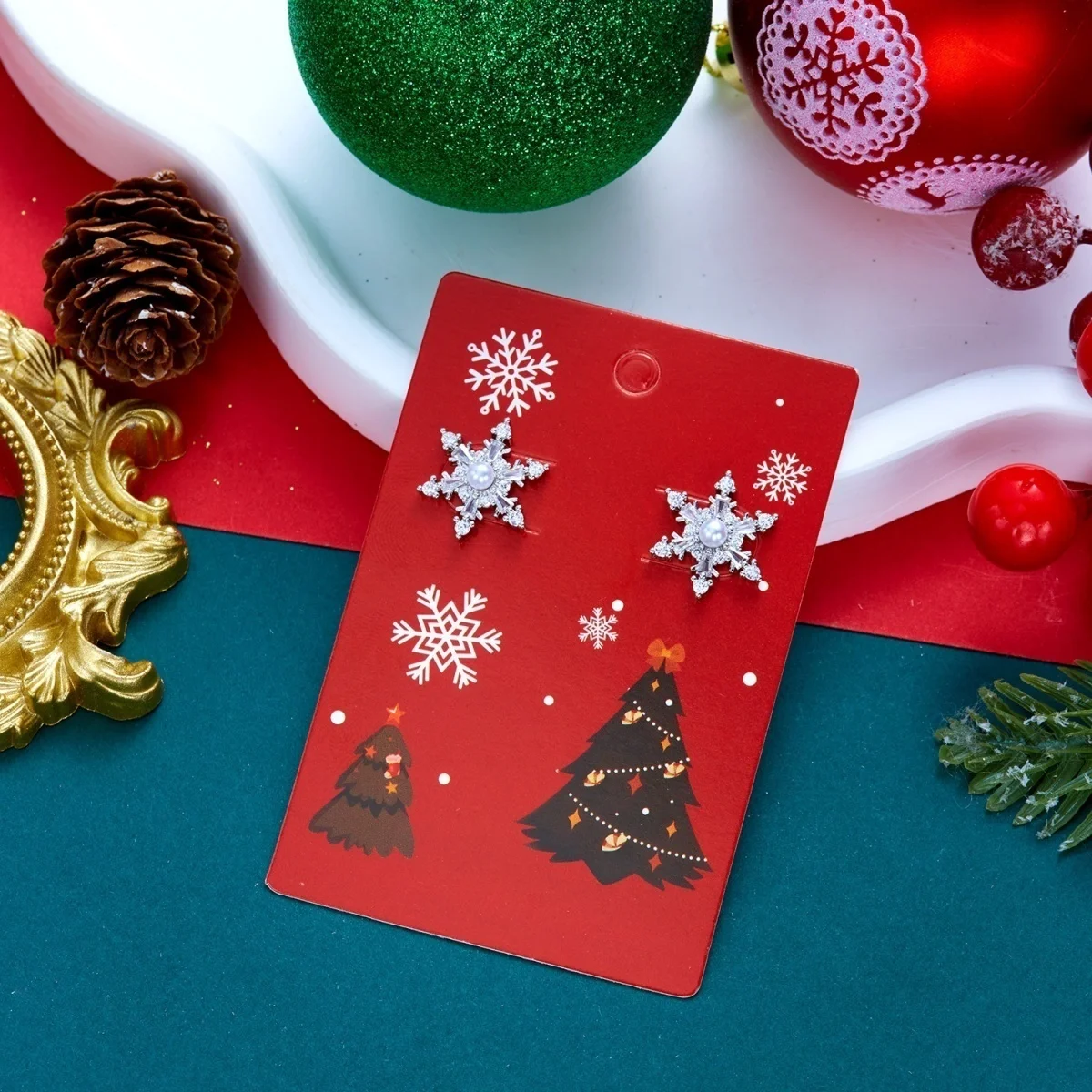 Weihnachtliche funkelnde Strass-Ohrringe mit simulierten Perlen und Schneeflocken für Damen, Neujahrsparty, Schneeflocken-Ohrringe, Feiertagsschmuck – Detail 28