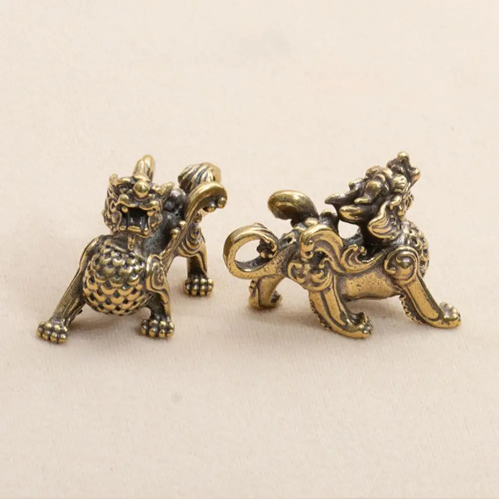 Cina Archaize ottone ciondolo Kirin fibbia chiave regali intagliati dio bestia piccola statua statuetta sculture gioielli