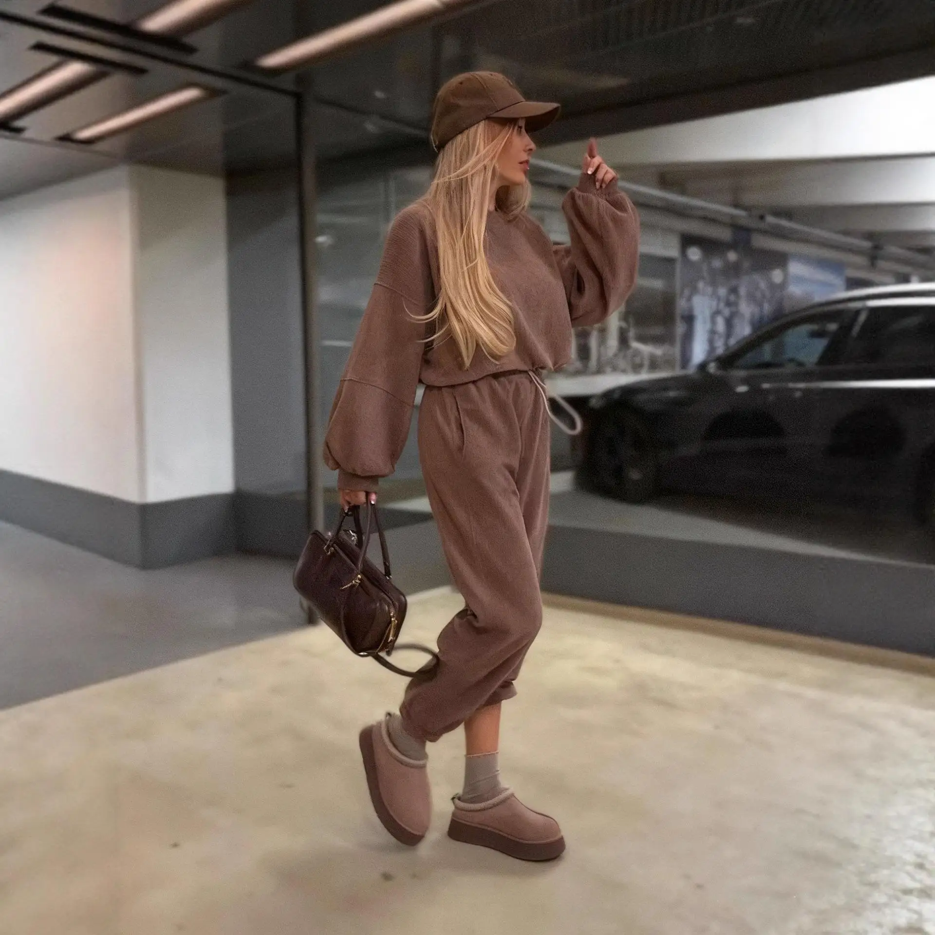 

Модный однотонный комплект с круглым вырезом и длинными рукавами: худи и повседневные брюки для женщин, осенне-весенний сезонный ансамбль