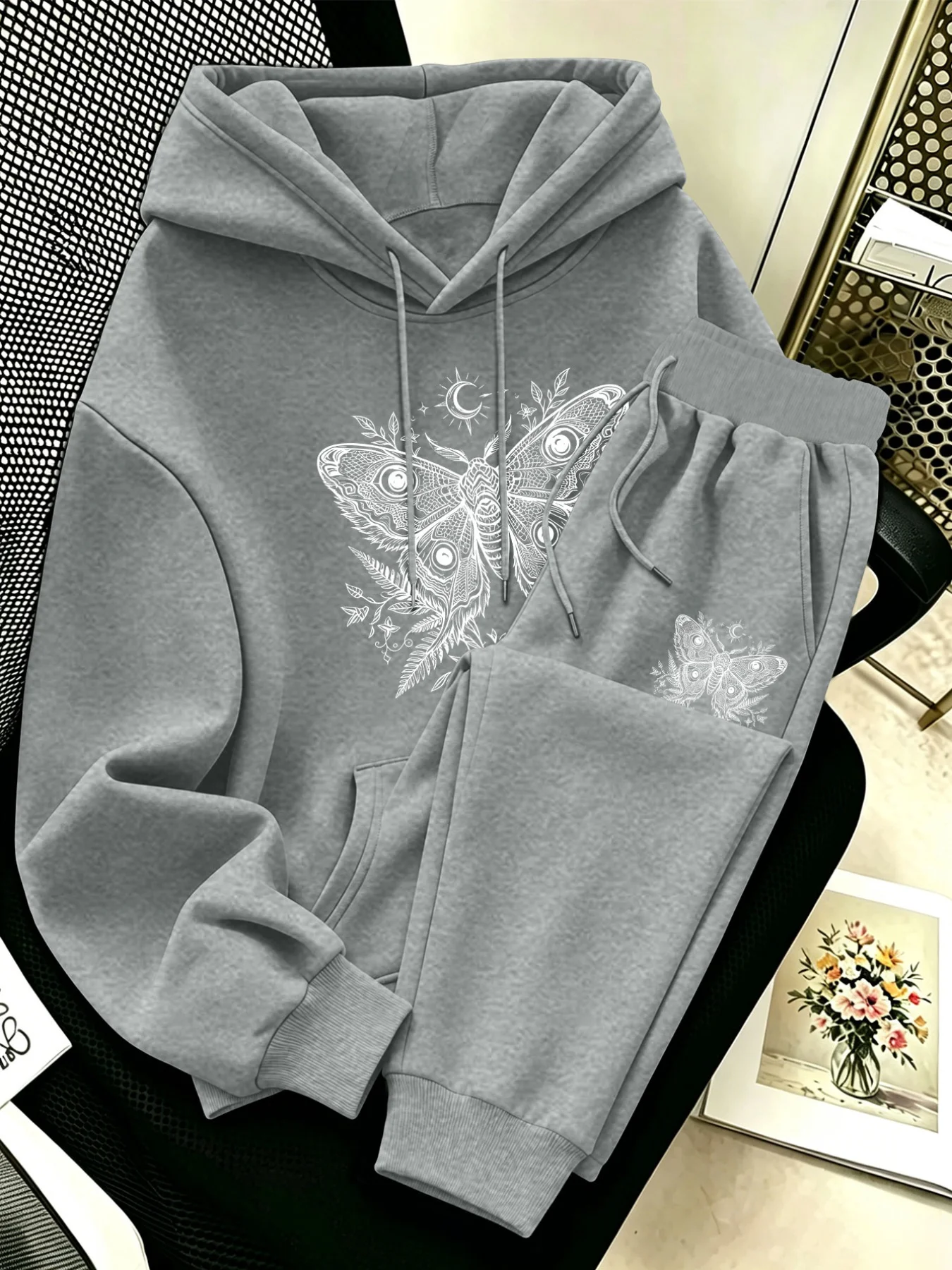 Women Mystic Butterfly Moon Intertwined Print Hoodie Sweatpants 2‑Piece Set Soft Comfort Casual Tracksuit for Spring Autumn