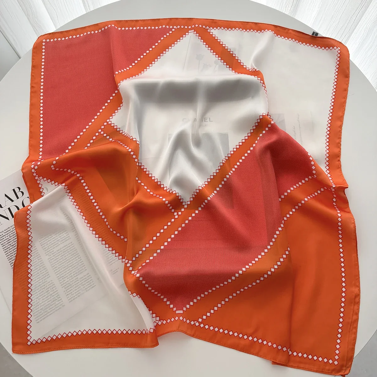 高級 2025 サテンプリントヘアスカーフ女性ハンカチネクタイハンドリストスカーフショールラップヘッドヒジャーブバンダナエシャルプ