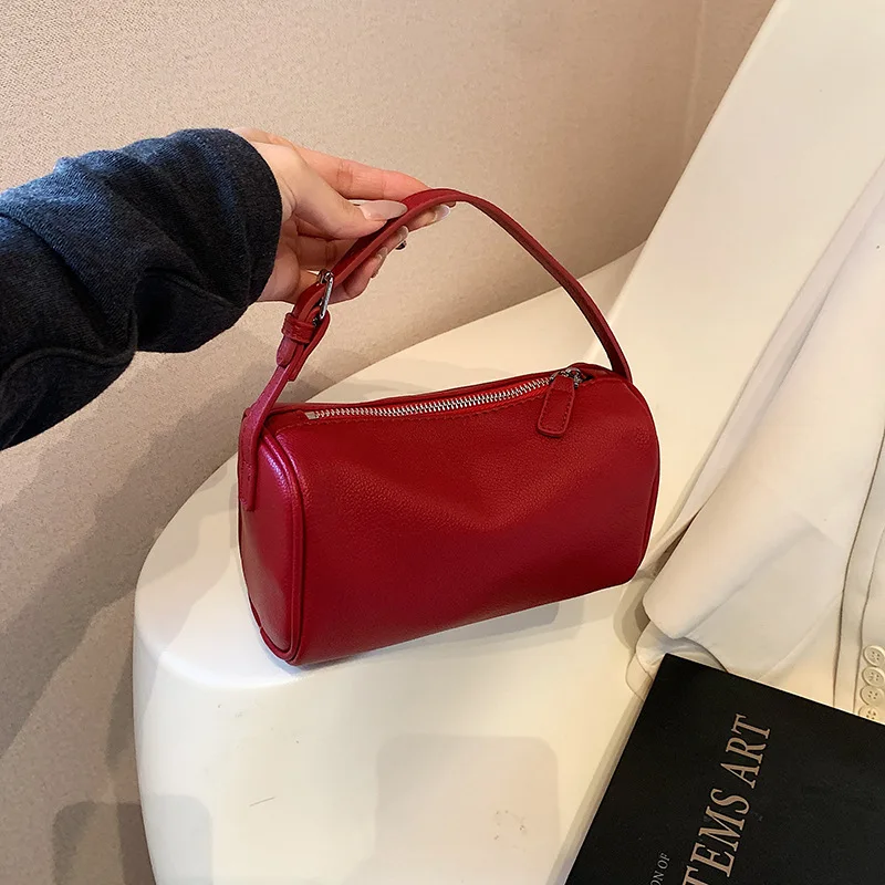 

2025 Новая нишевая сумка-подушка в корейском стиле для женщин, модная и универсальная сумка через плечо