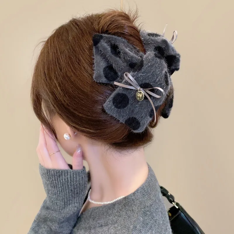 Retro Plush Polka Dot Triangle Bow Hair Clip for Woman Elegant Pendant Hairpin Fashion Girl Ponytail Clip hair accessories