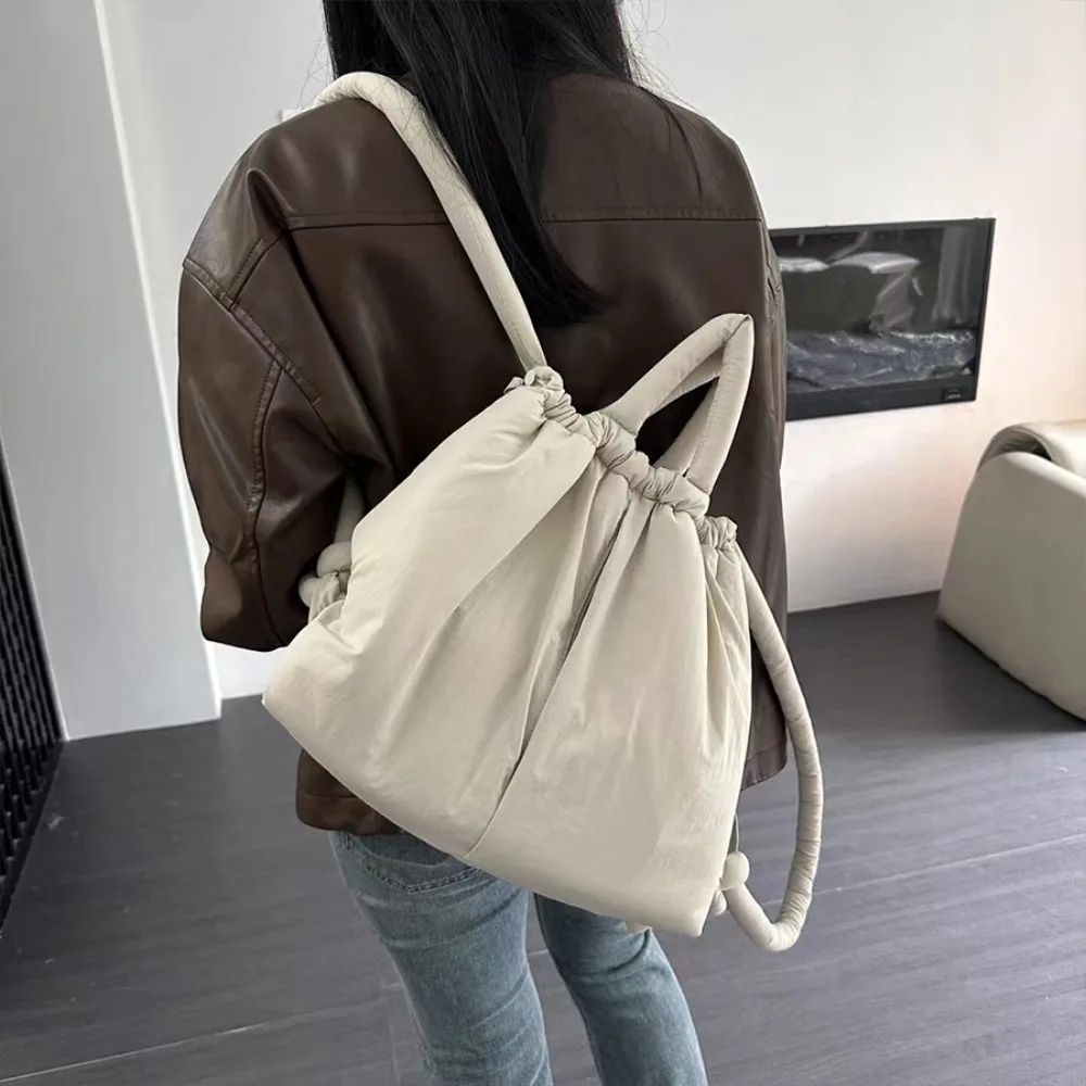 Gepolsterte Umhängetasche Vintage große Kapazität weiche Puffer Einkaufstasche Nylon einfache Handtasche Dame