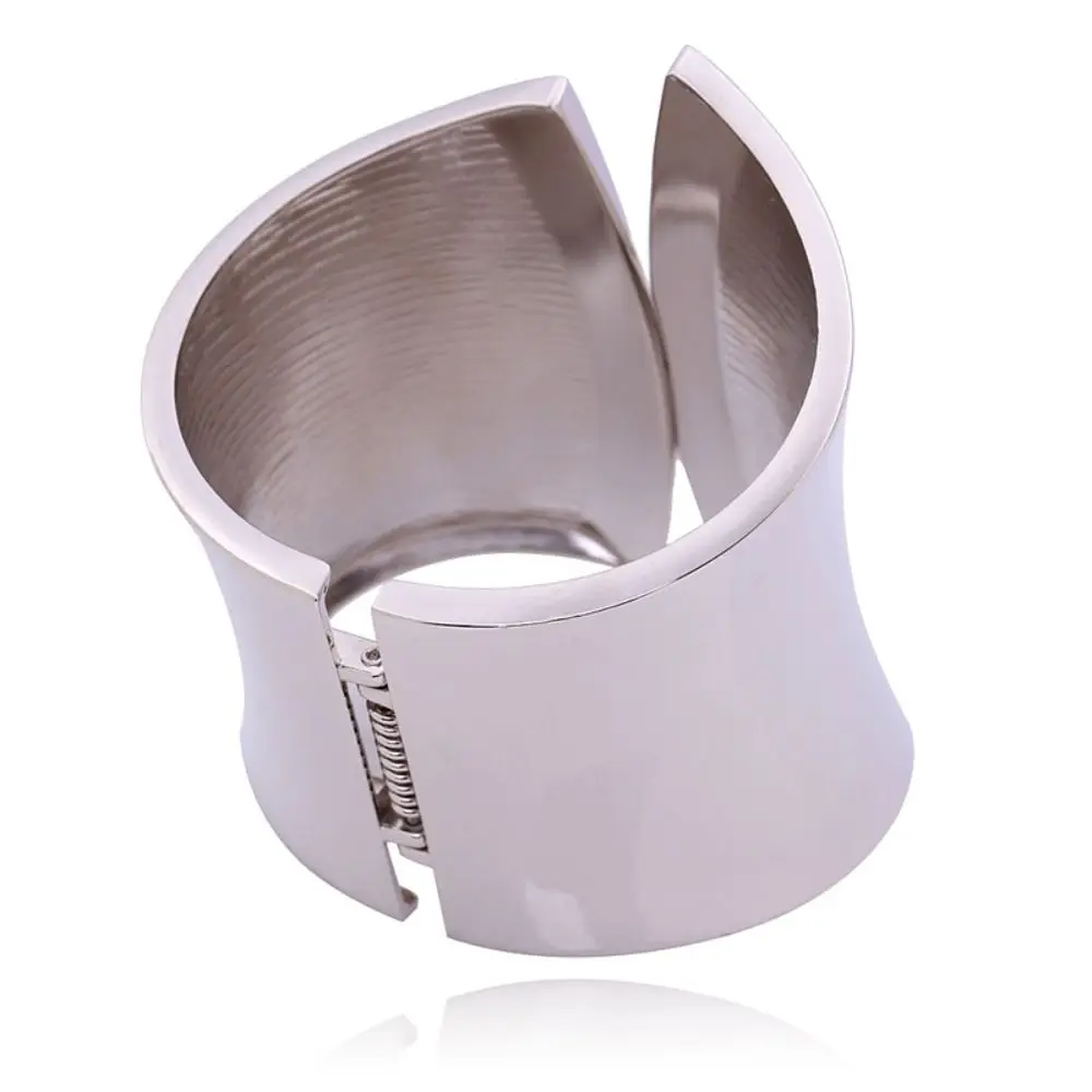 Kreatywna, przesadzona, masywna, ciężka bransoletka gotycka, nieregularna, szeroka, otwarta bransoletka, asymetryczna, metalowa, modna, punkowa bransoleta dla kobiet.