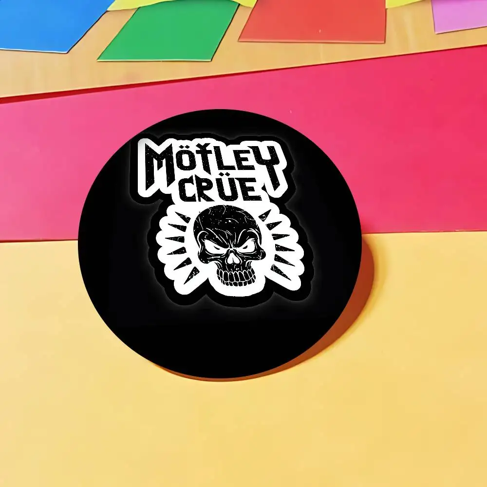 Banda Popular m-motley-c-crues, Pin de botón suave, icono impreso brillante, regalo para amigos, insignia, broche para Collar, Pin de solapa de Metal