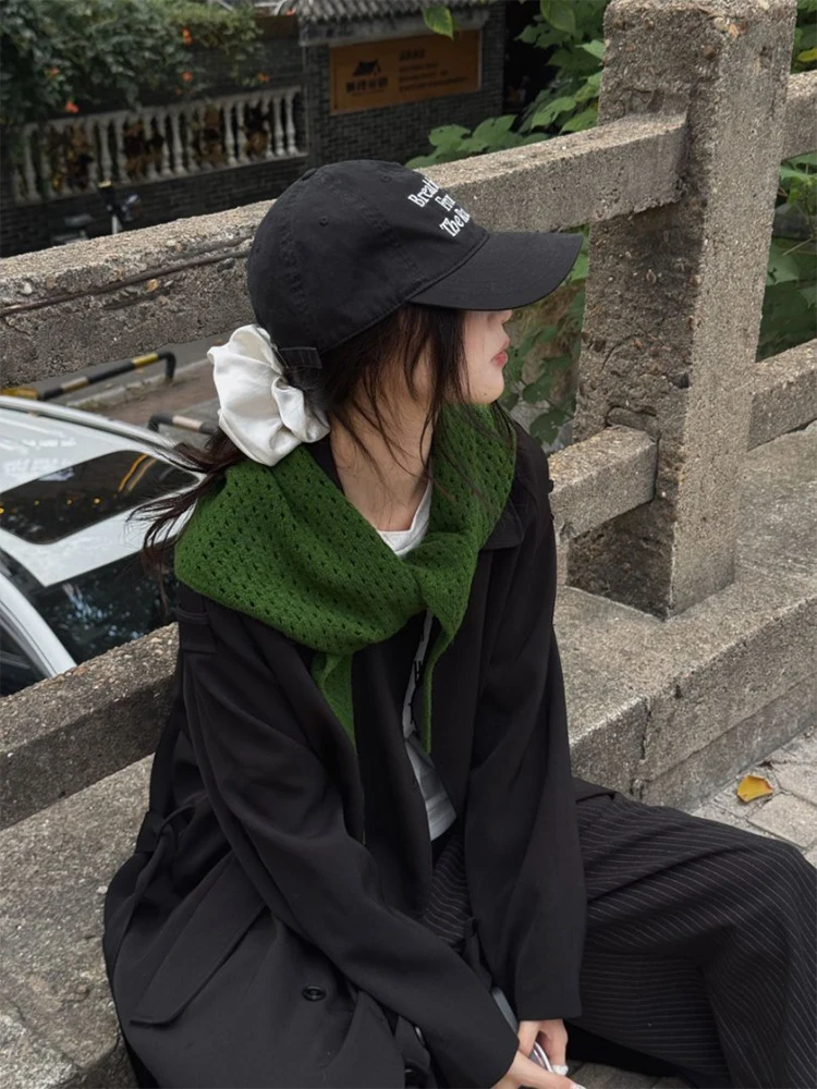 

Британский корейский нишевый вязаный треугольный шарф из 100% шерсти, женский ажурный платок, многофункциональный теплый вязаный шарф 2025