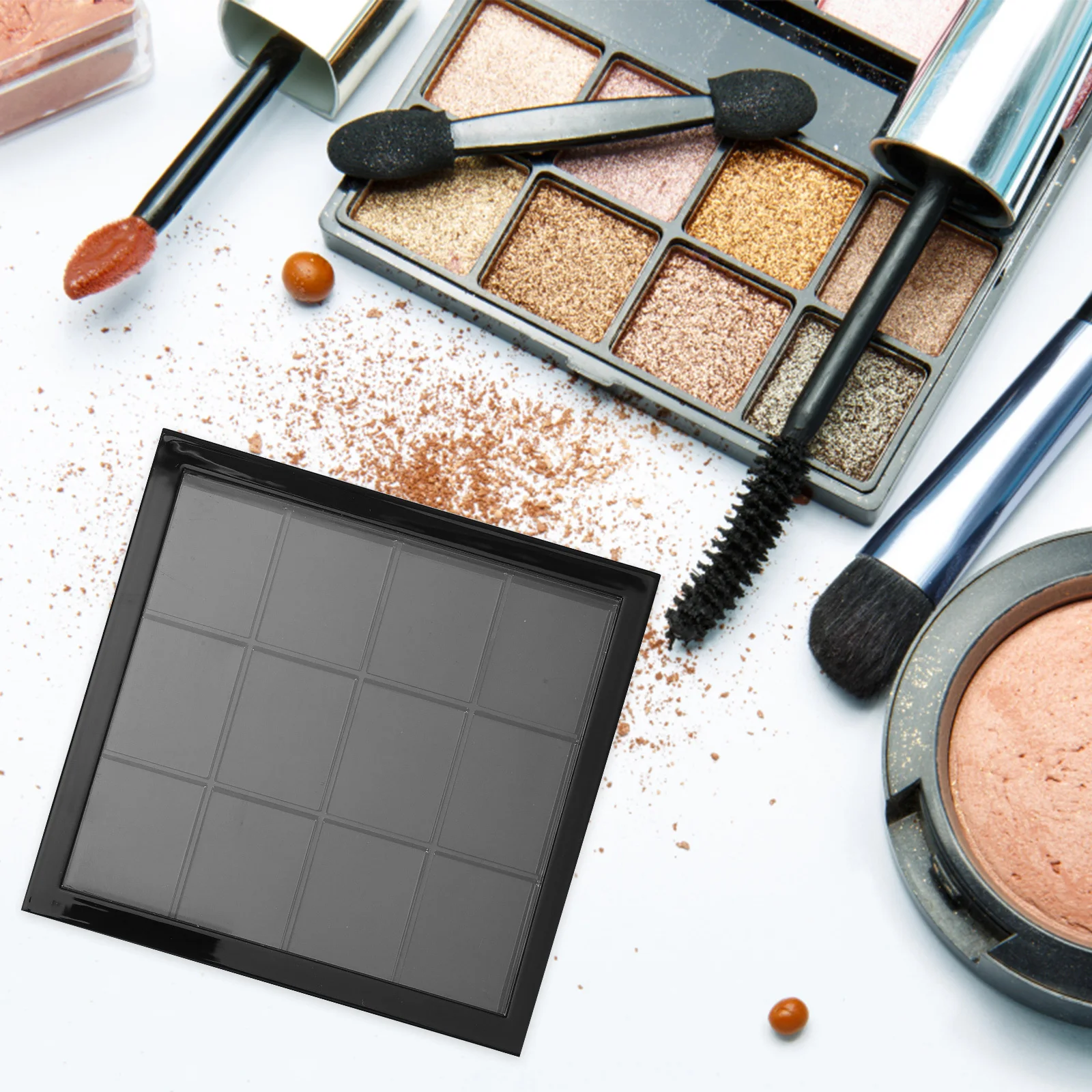 لوحة ظلال عيون فارغة مكونة من 12 فتحة صندوق حاوية قابل لإعادة الاستخدام لمكياج أحمر الخدود ومنظم بلسم الشفاه مناسب للسفر