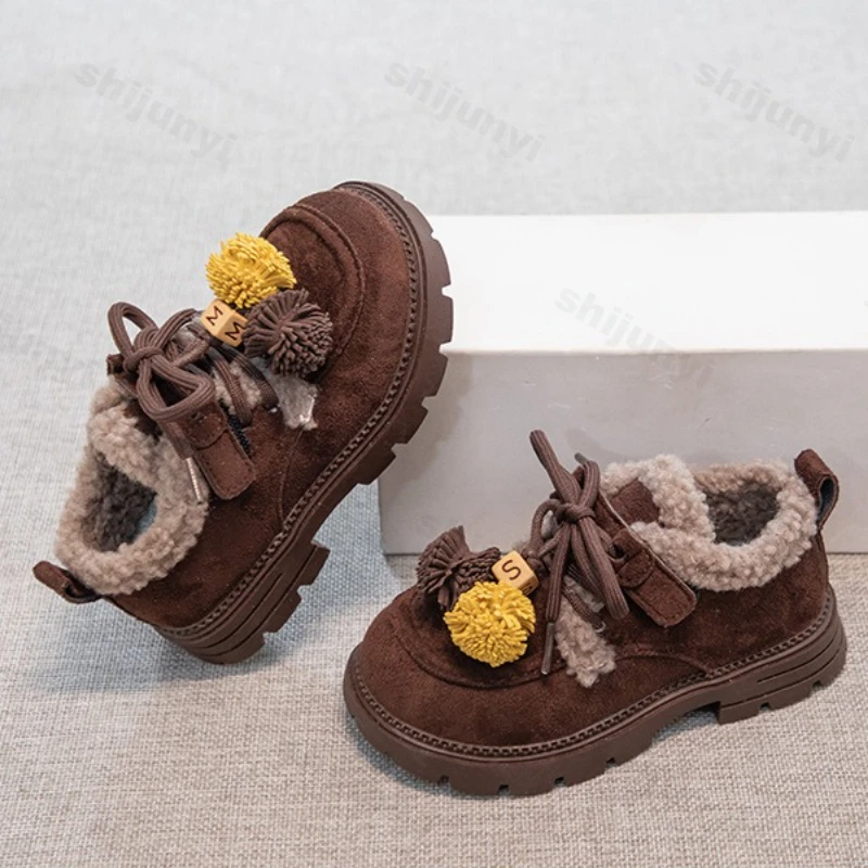 

Детская хлопковая обувь, новинка 2023 года, осень-зима, утепленные плюшевые удобные кроссовки для девочек, уличная нескользящая повседневная обувь на мягкой подошве для мальчиков