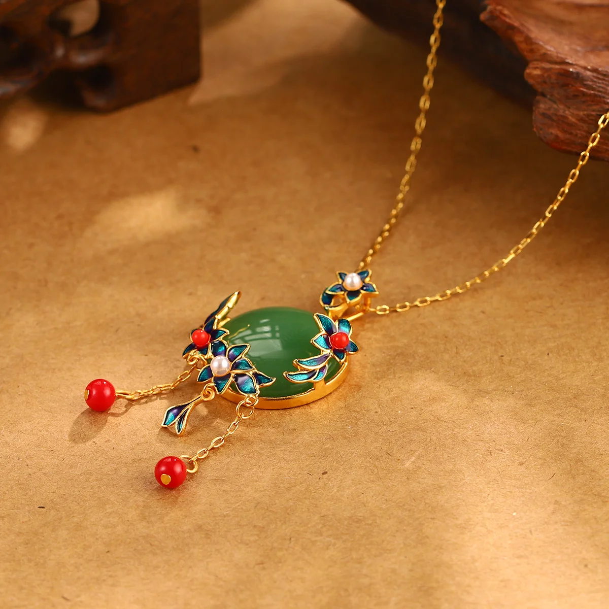 Vintage Cloisonne Enamel Floral Pendant Necklace Women Gold Plated White Agate Chalcedony Round Bead Choker Jewelry