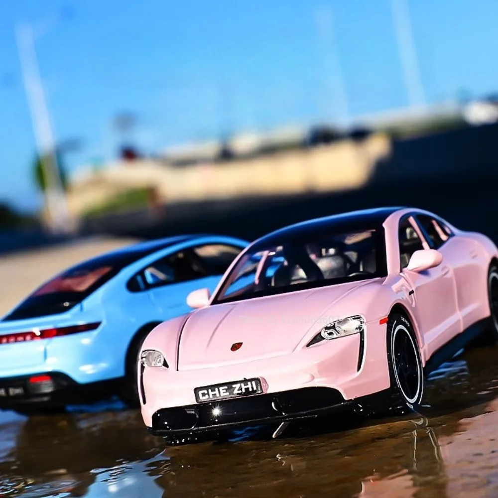 Taycan-子供用スポーツカーモデルおもちゃ、ドアを開け、引き戻す、音、光、シミュレーション、クーペ、モデル、装飾品、男の子用ギフト、スケール1:32