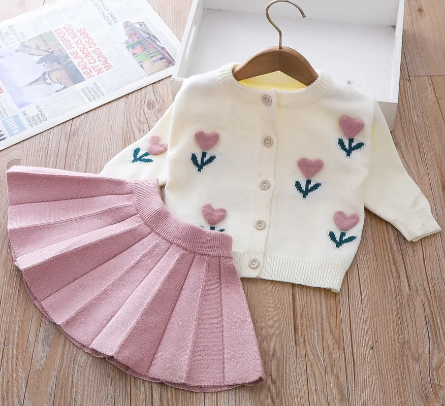 Girl baby clothing set autumn and winter cartoon flower clothing set new children\'s knitted sweet and cute top+pleated skirt set