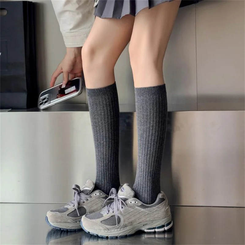 1-5 زوج جديد المرأة جوارب اتجاهات الربيع عادية نمط Preppy جوارب طويلة إلى الركب الإناث عالية الجودة بلون فتاة الجوارب الطويلة