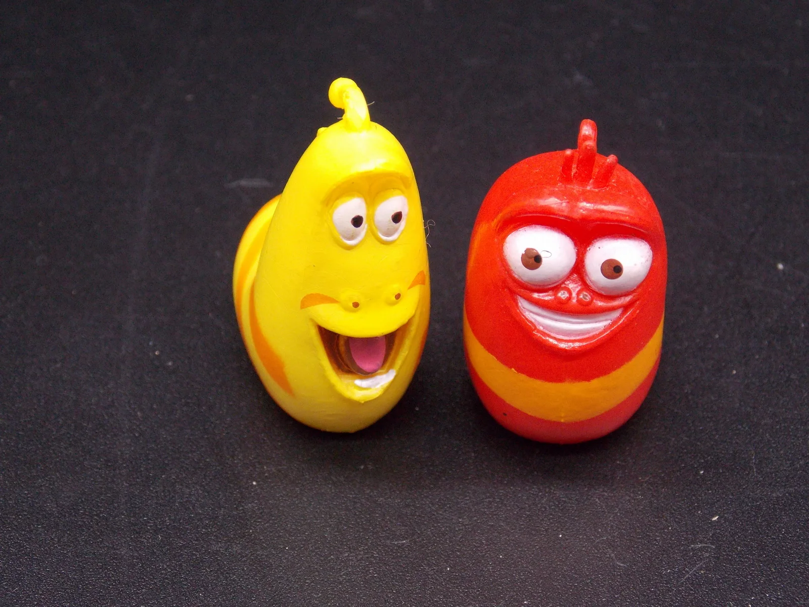 LOT 2pcs/set Korean Comic Cartoon Funny LARVA 3CM Mini Figures Keychain Phone Strap Kids Children Collection Toys Gift