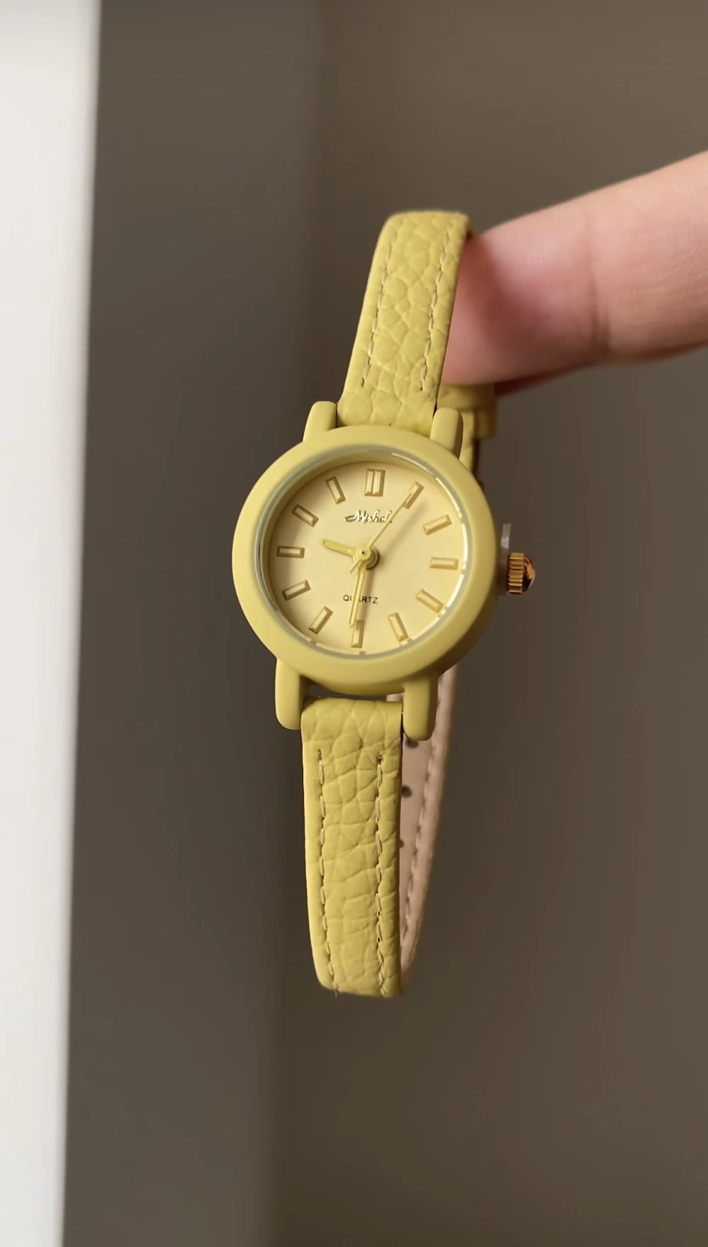 

New arrival of women's watches, small dial women's student fashion goose yellow watch, new simple women's watch gift
