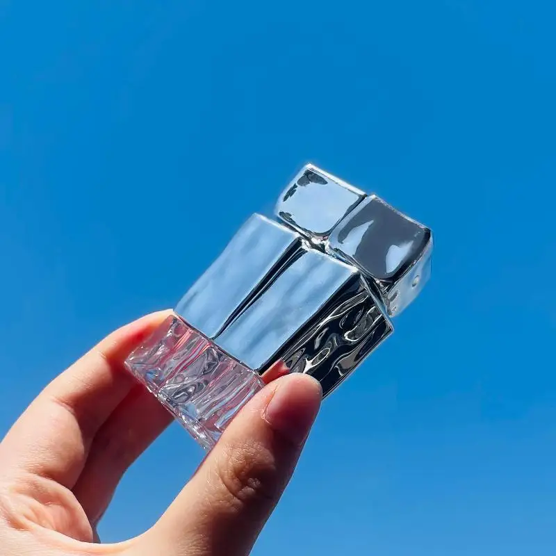 

2,5 мл многоразовая бутылка, глазурь для губ, пустой тюбик, нерегулярная квадратная водная рябь, блеск для губ, губная помада, толстый стержень для ресниц, дорожные принадлежности