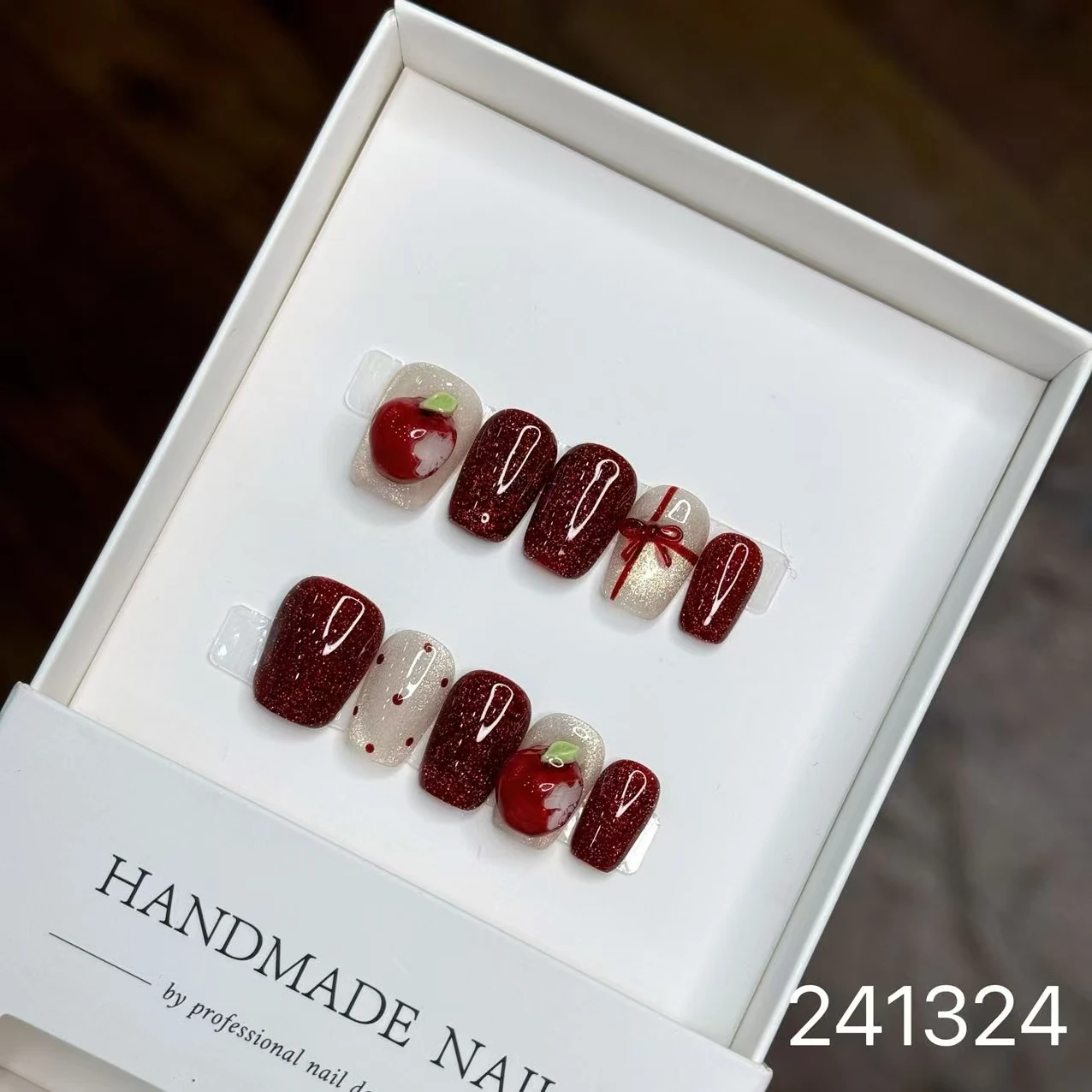 Emmabeauty Red Apple Rhinestone คุณภาพสูงหรูหราหรูหราไวท์เทนนิ่ง Handmade กดบนเล็บ No.D1324.D1325