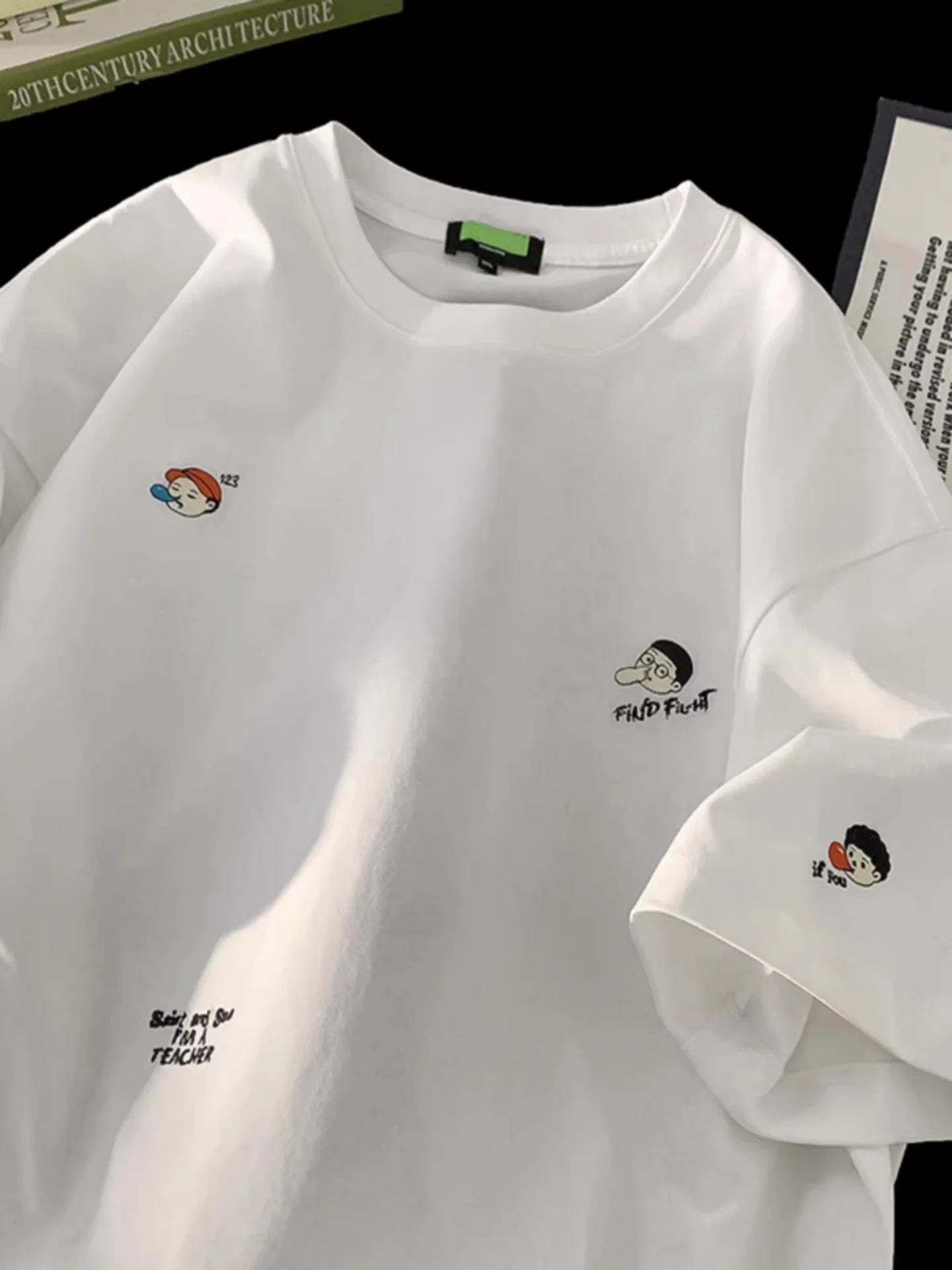 

Cartoon White ort Sve T-irt Men's Loose Fit round Ne Heavyweight Summer Top for Junior High School Students Trendy B...