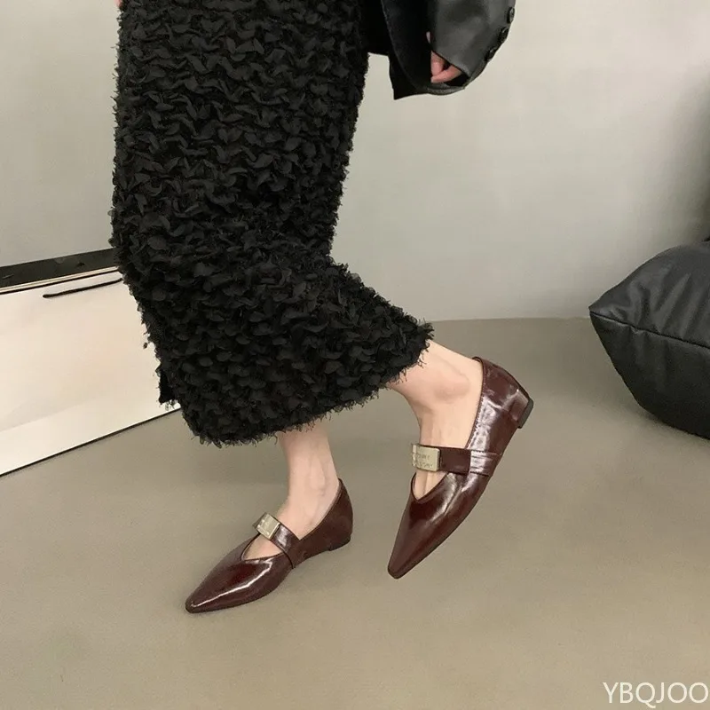 2026 Primavera y novedad de verano, zapatos de mujer de tacón bajo puntiagudos con cubiertas de boca poco profundas para citas, zapatos individuales para mujer