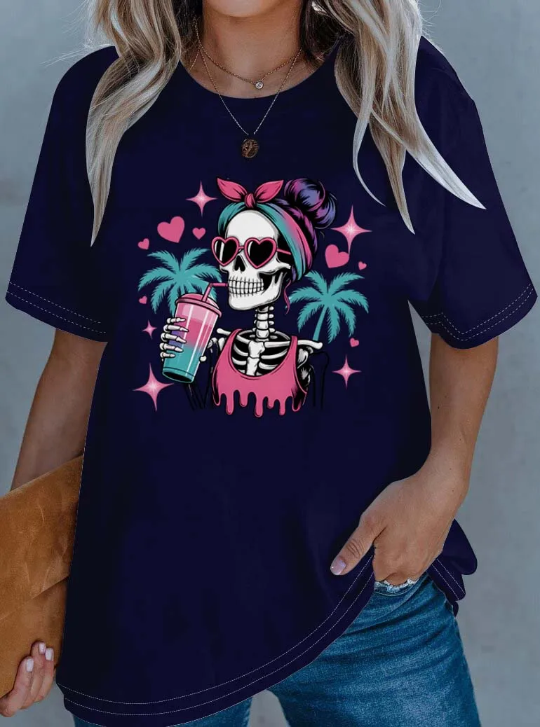 

Модный летний скелет больших размеров с напитками и пальмами, модная одежда