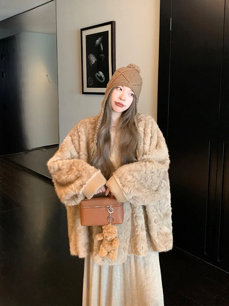 

Eco-Friendly Fur Jaet Women's Loose Batwing Sve Inteated Leather And Fur Autumn Winter Design Sense Casual Top