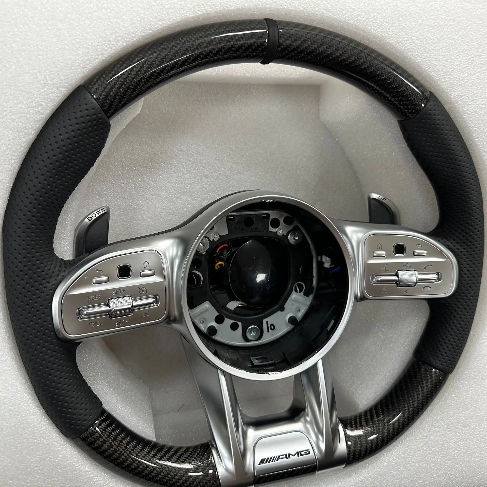 

Подходит для Mercedes Modification E-Class G-Class C-Class S GLC GLE Новый AMG спортивный светодиодный руль из углеродного волокна