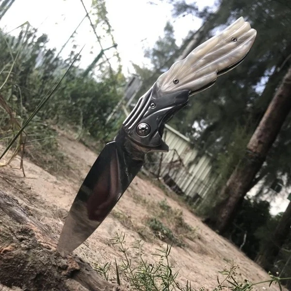 프리미엄 접이식 포켓 나이프 이미지