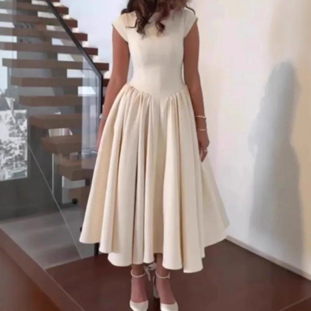 2025 Primavera estilo francês puramente sensual vestido evasê definido na cintura sem mangas com design recortado nas costas