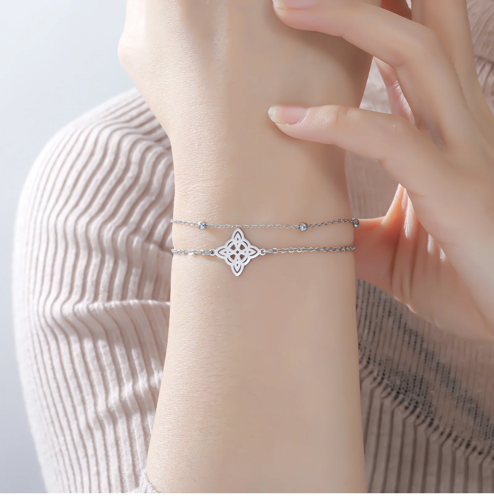 CoolTime Doppelketten-Armbänder mit Hexenknoten für Damen, goldfarben, Schmuck, Schutzsymbol, Geschenk für Liebhaber, 2026 Neuankömmling – Detail 18