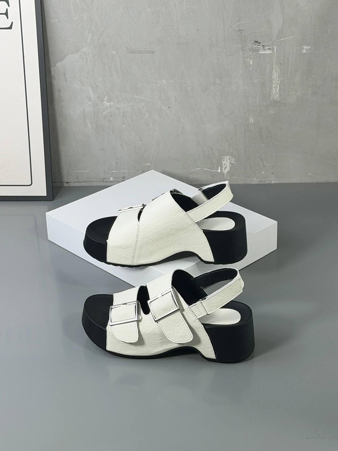 sandali-donna-in-vera-pelle-con-tacco-grosso-nuovo-stile-2026-versatili-con-fibbia-punta-aperta-scarpe-romane-estive-da-spiaggia