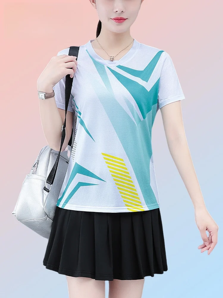 

Женский повседневный спортивный комплект Tucano: летний тонкий комплект для бега и фитнеса из быстросохнущей ткани, состоящий из футболки и шорт, дышащий и комфортный, из полиэстера.