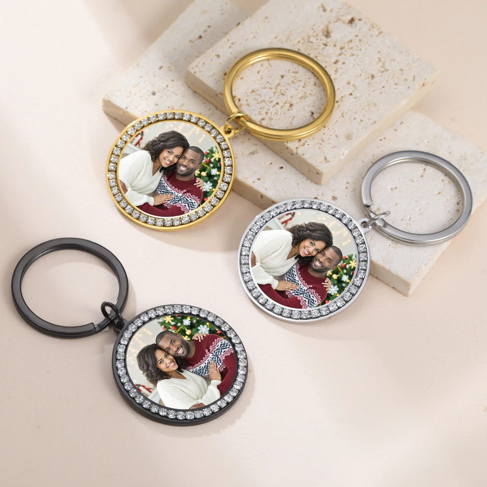 

Diamond Inlaid Circular Couple Custom Keychain Preserving Beautiful Moments Love Locking Sweet Couple Moments Give Gifts Her Him