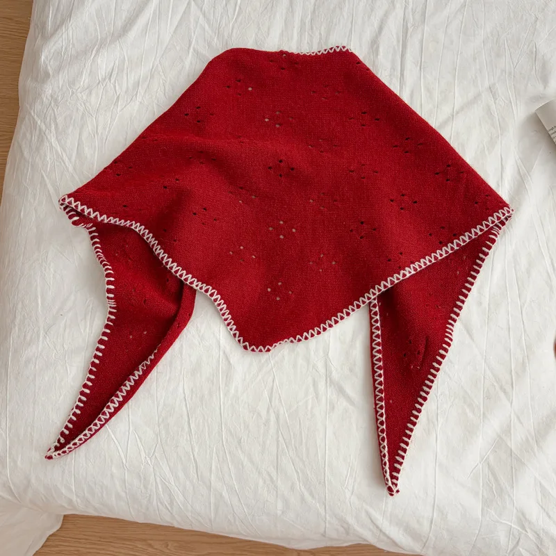 French Retro Knitted Hollowed-out Triangle Scarf Versatile High-end Contrasting Color Lock Edge Outer Decorative Scarf Shawl