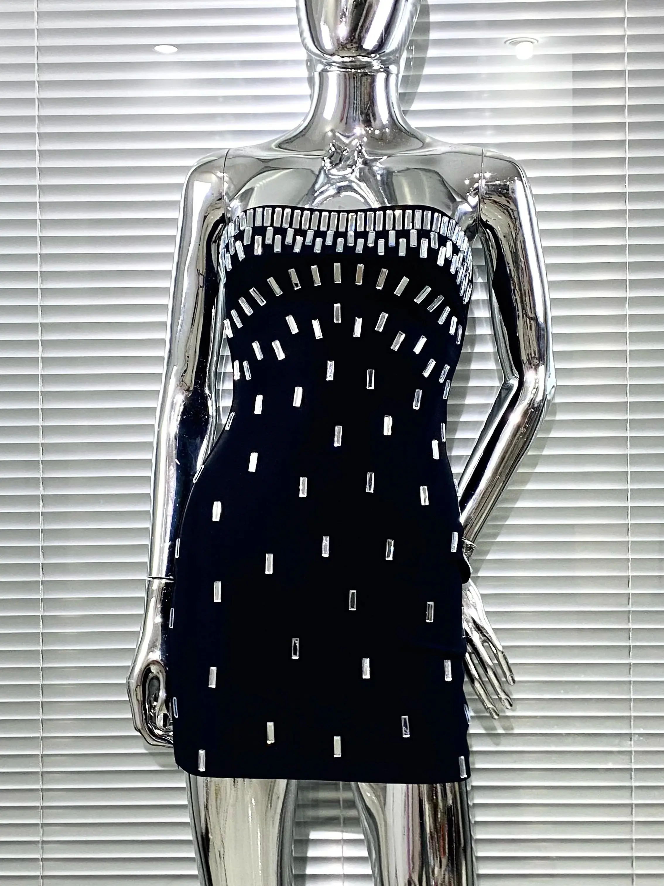 

Luxury Woman Bandag Dress Sparkling Diamonds Strapless Black Mini Dress Celebrity Birthday Party Vestido Music Festival Outfit