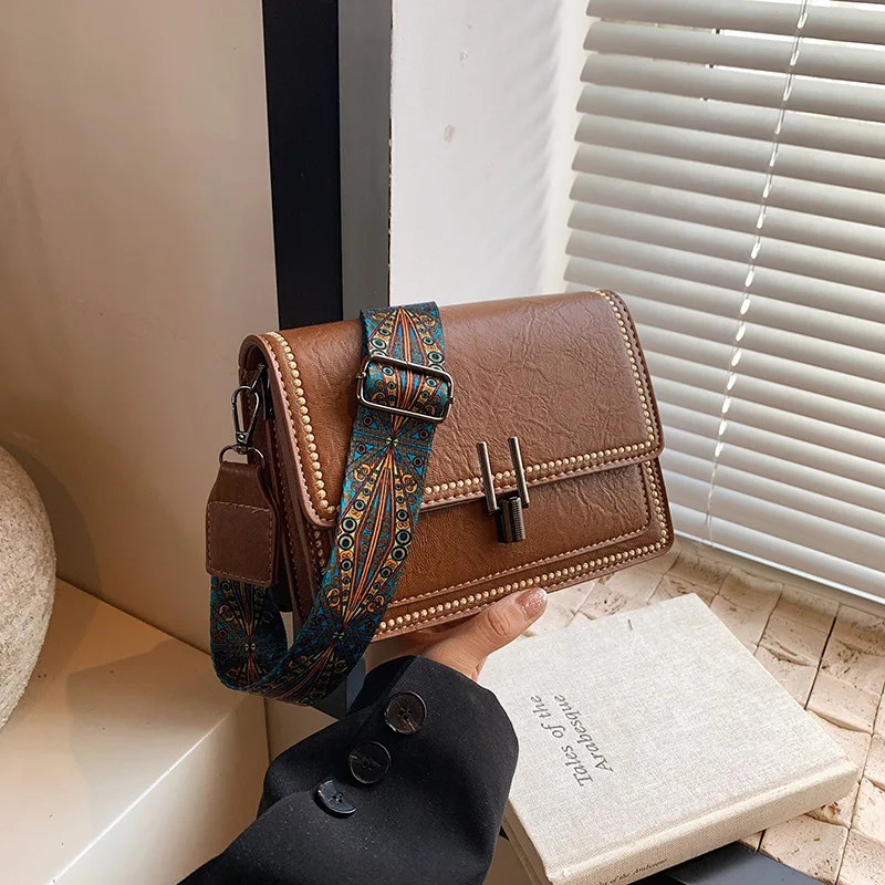 

Retro Casual Shoulder Crossbody Bag, Popular Niche Design Bag for Women, New Fashionable and Versatile Small Square Bags