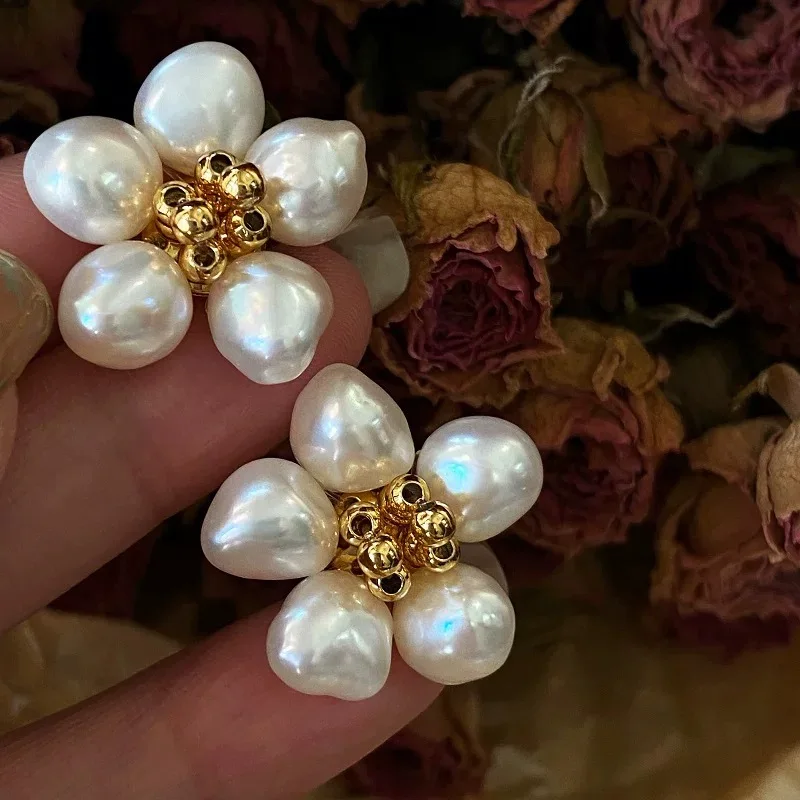 

Новые серьги-гвоздики 2026 года в стиле барокко с жемчугом и цветами, женские, европейско-американский стиль, подчеркивающие индивидуальность, оптом