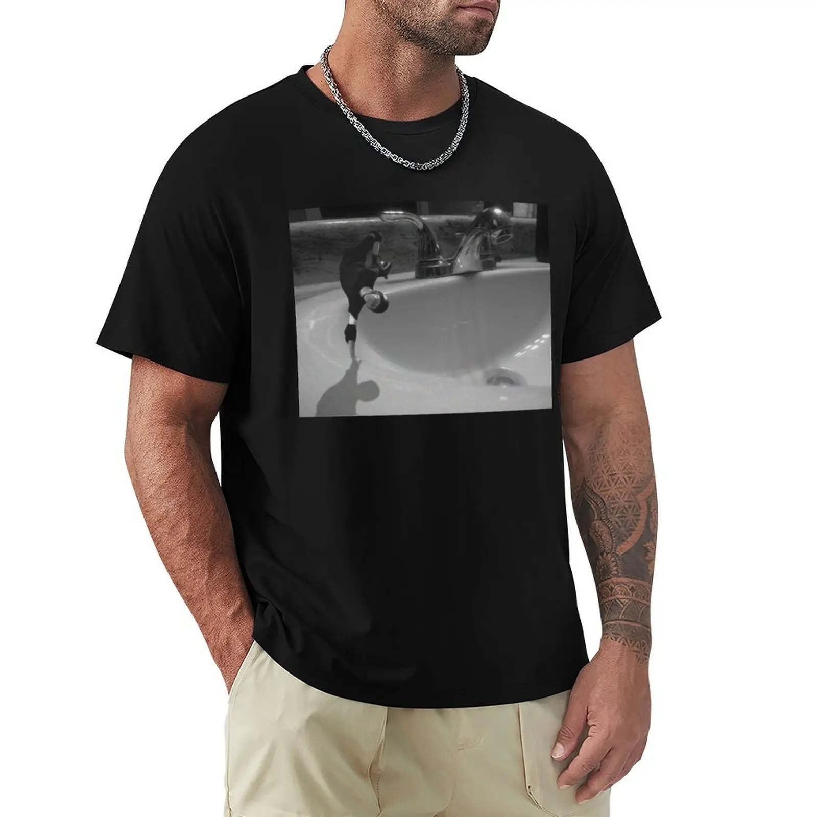 Camiseta Tony Hawk con estampado de skateboarding in the sink, ropa informal básica, top de manga corta